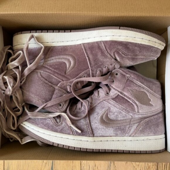 Excellent Nike Air Jordan 1 Mid SE Purple Smoke Mid Velvet High Top Sz 9 EU 40.5 - Picture 7 of 8
